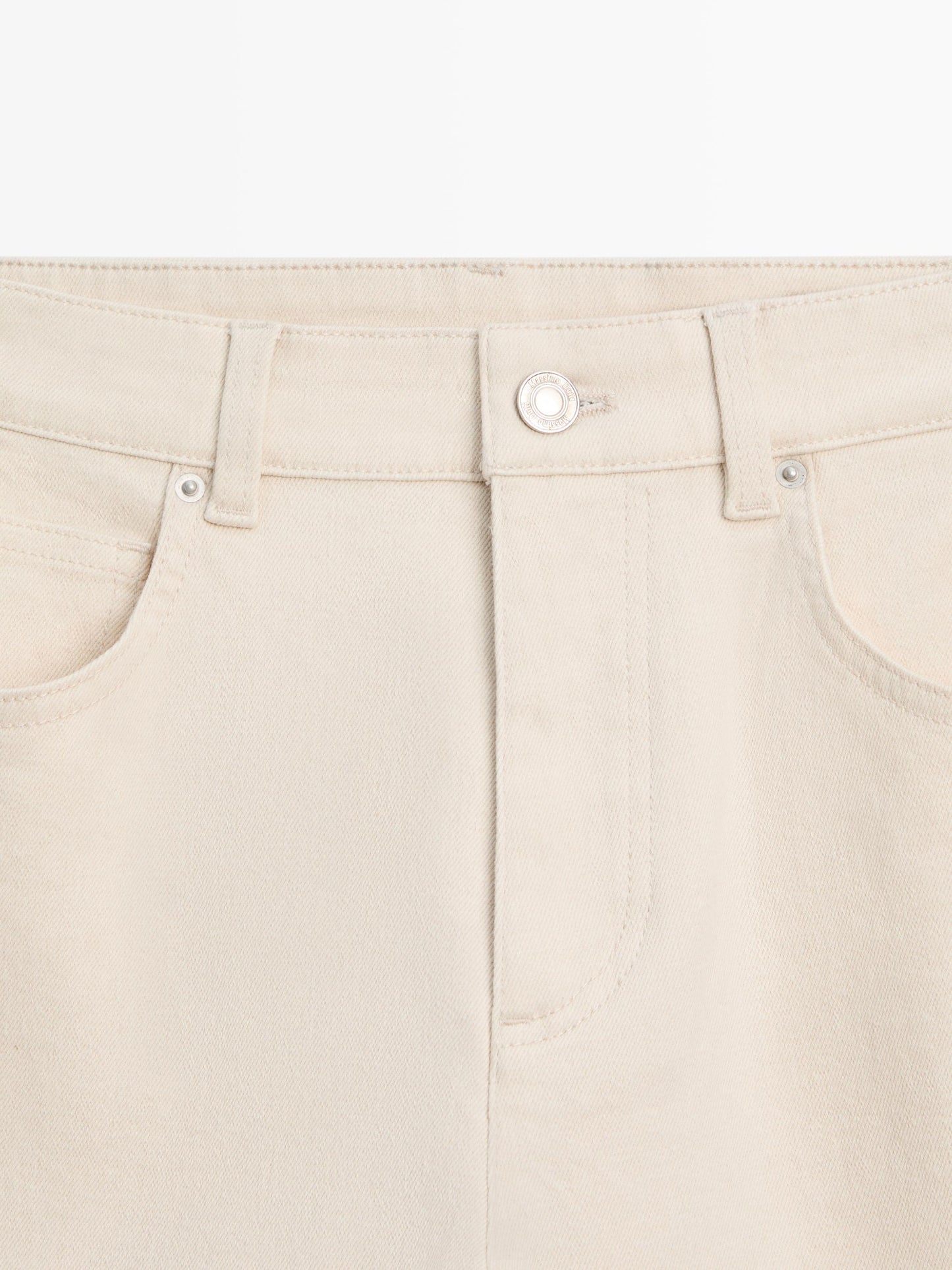 JEANS AJUSTE RECTO BAJO VUELTA