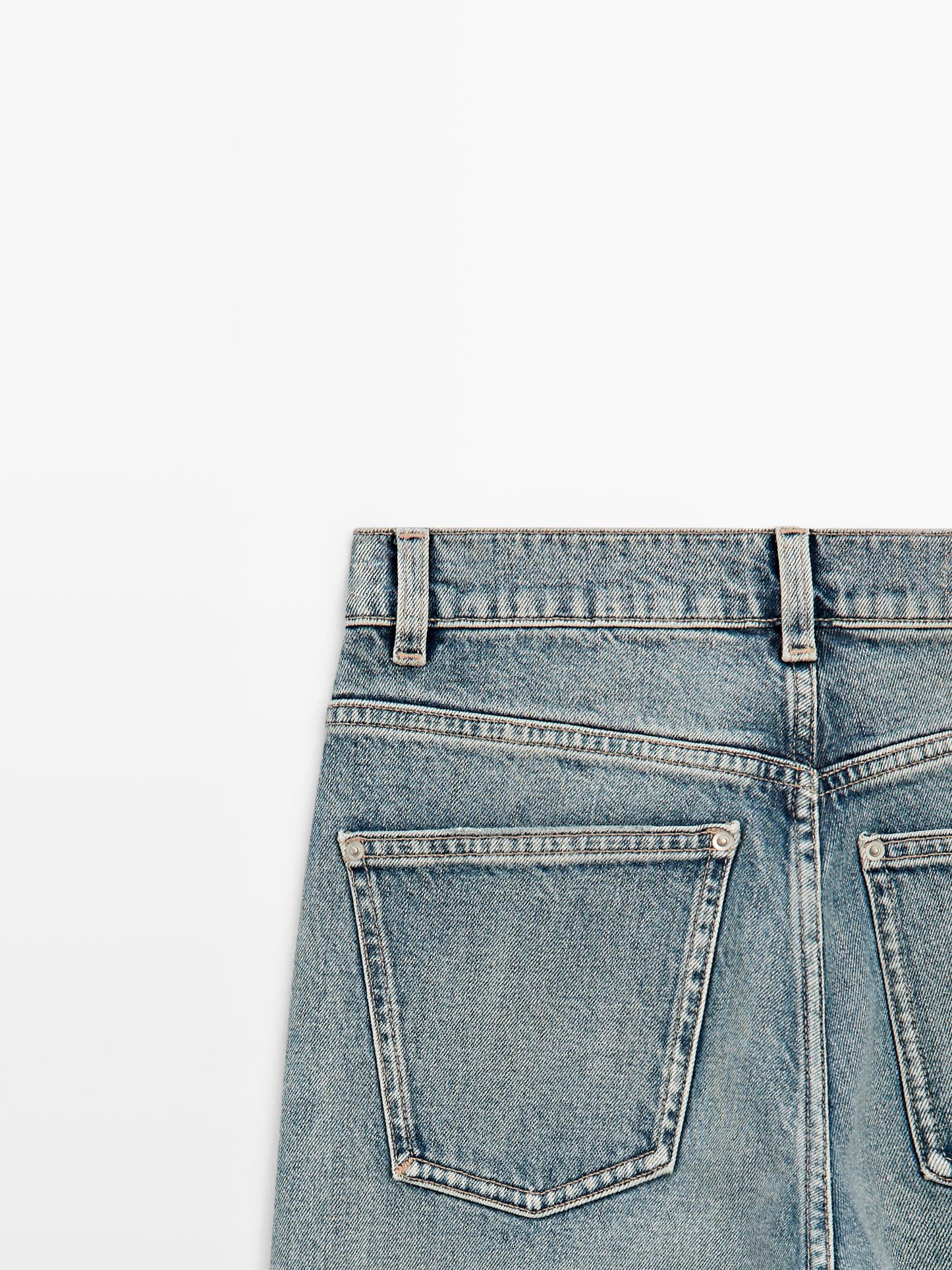 JEANS AJUSTE RECTO MID WAIST