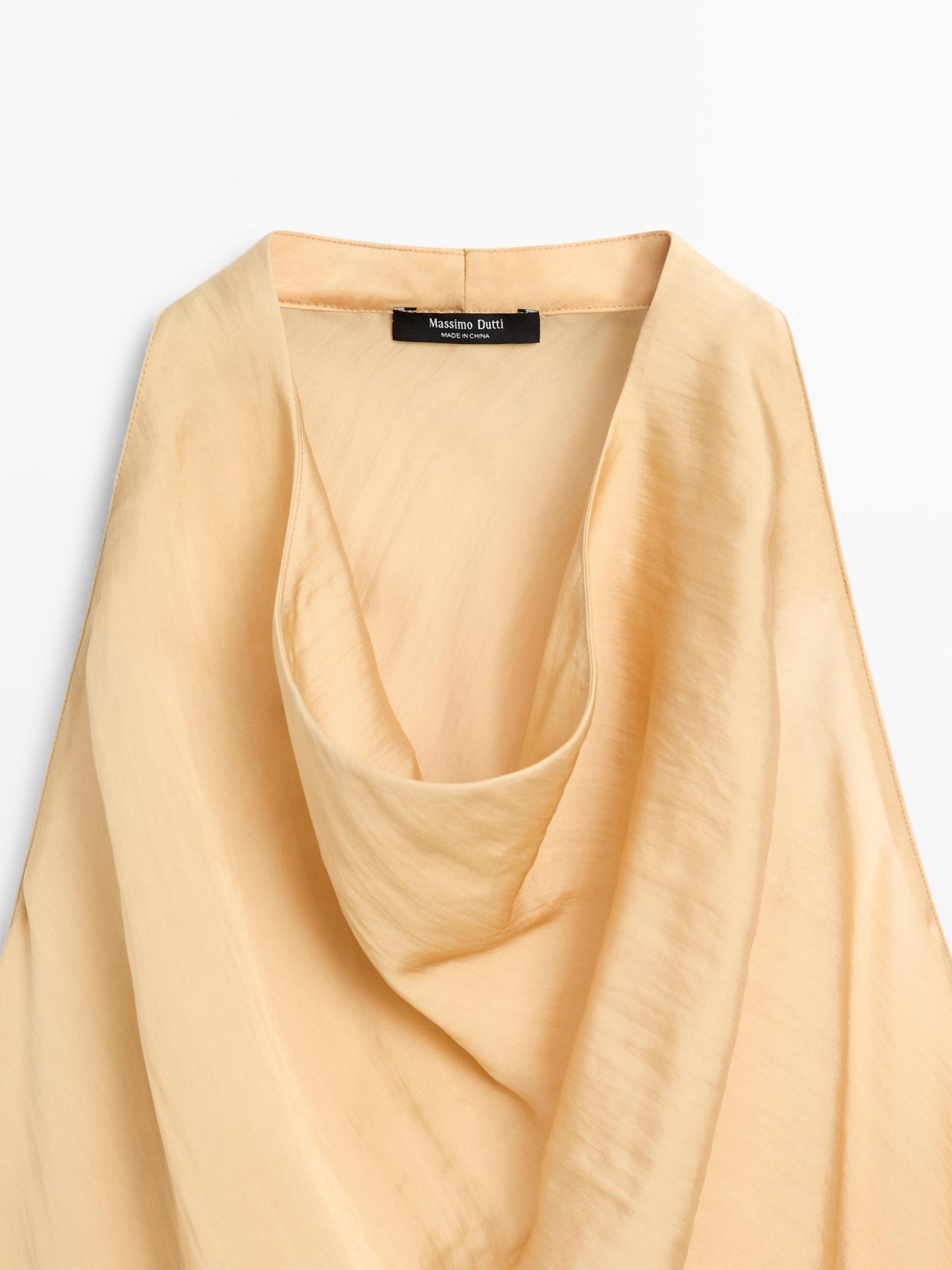 TOP FLUIDO ESCOTE DRAPEADO