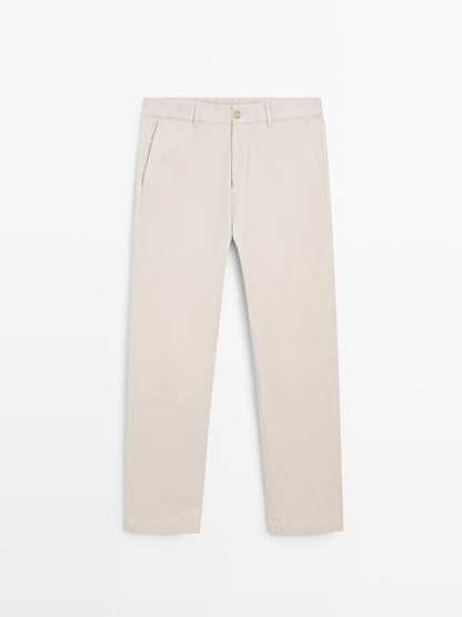 PANTALÓN TAPERED FIT CON ALGODÓN
