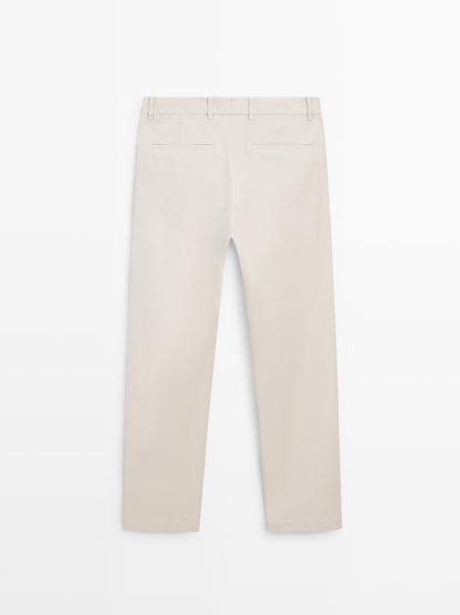 PANTALÓN TAPERED FIT CON ALGODÓN