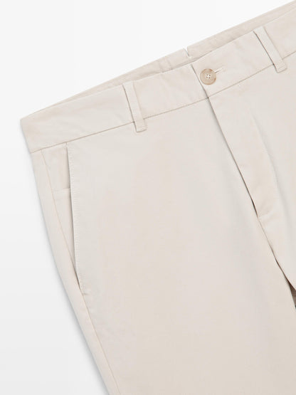 PANTALÓN TAPERED FIT CON ALGODÓN