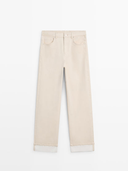 JEANS AJUSTE RECTO BAJO VUELTA