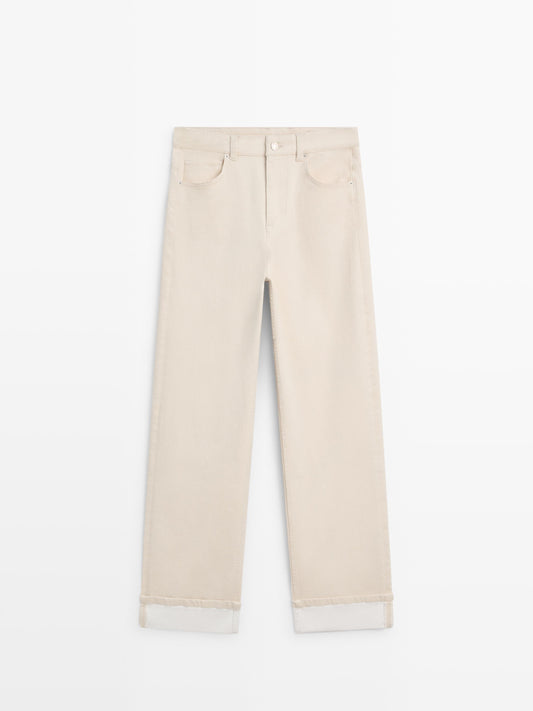 JEANS AJUSTE RECTO BAJO VUELTA