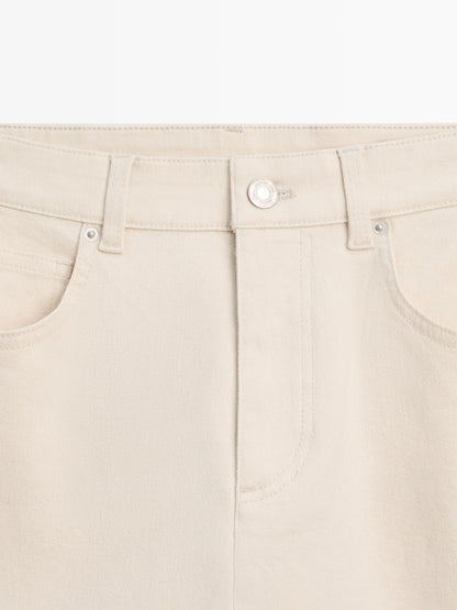 JEANS AJUSTE RECTO BAJO VUELTA