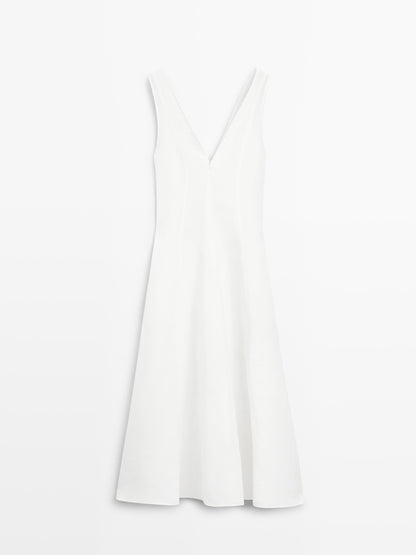 VESTIDO MIDI FLUIDO CON LINO